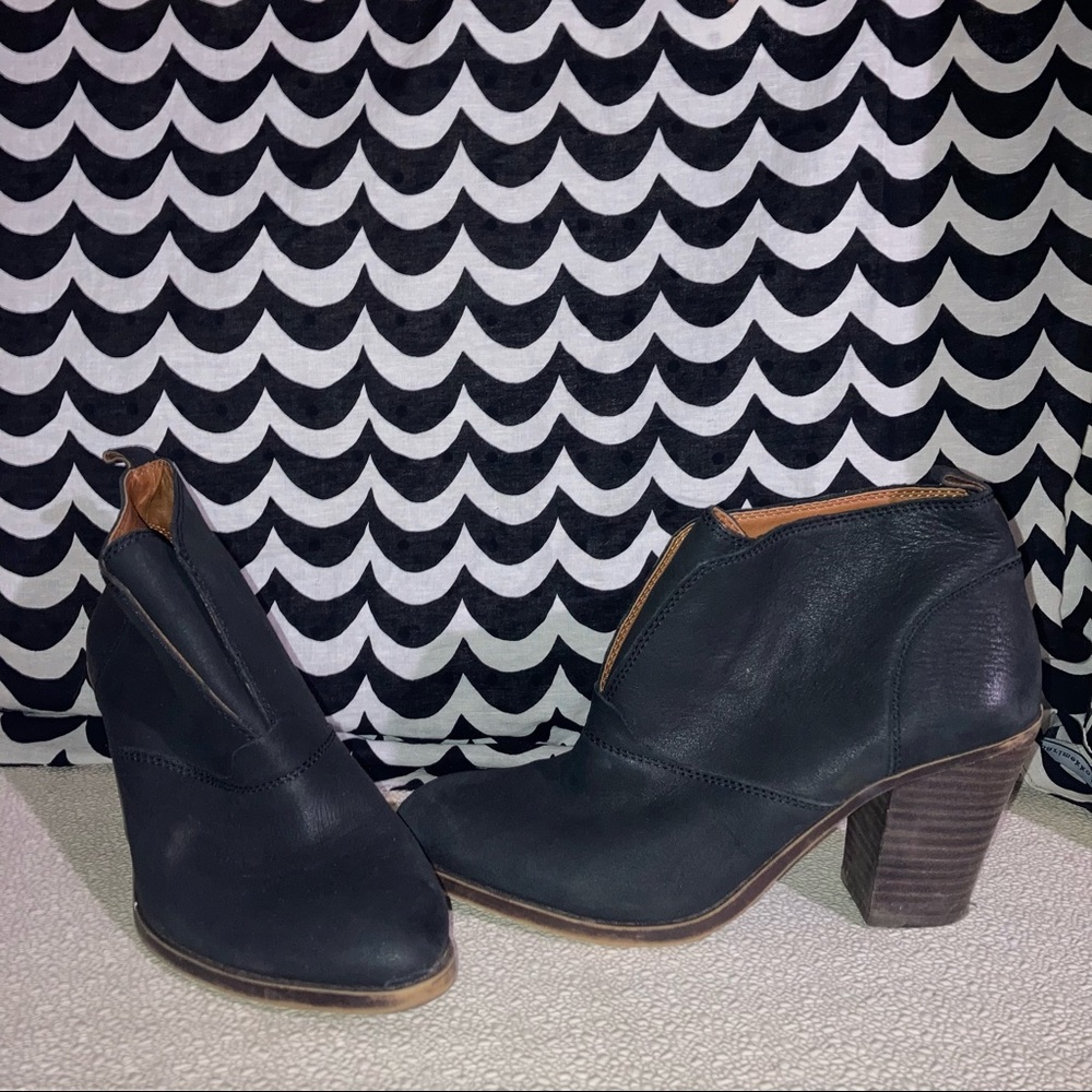 Lucky Brand stacked heel booties sz 10
